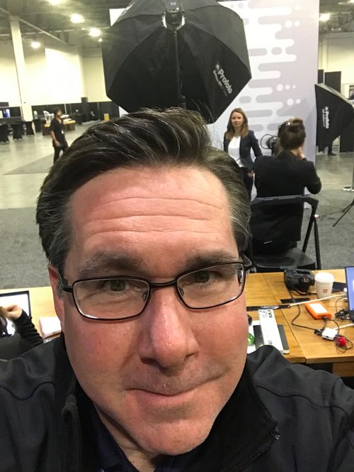 Taking my own headshot at the headshot photography stop at SAP TechEd 2019 , Las Vegas. I believe the kids call that "meta." Come get a professional headshot this year!